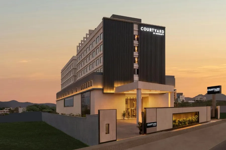 Courtyard by Marriott - photo 5